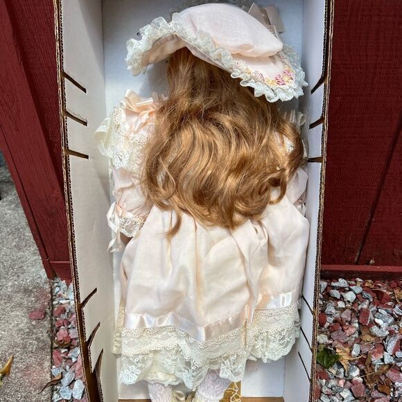 Vintage 1996 Fayzah Spanos‎ Collection Destiny Doll - Picture 8 of 12